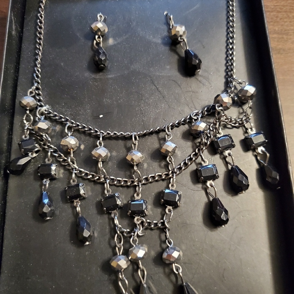 Beautiful necklace and earrings set